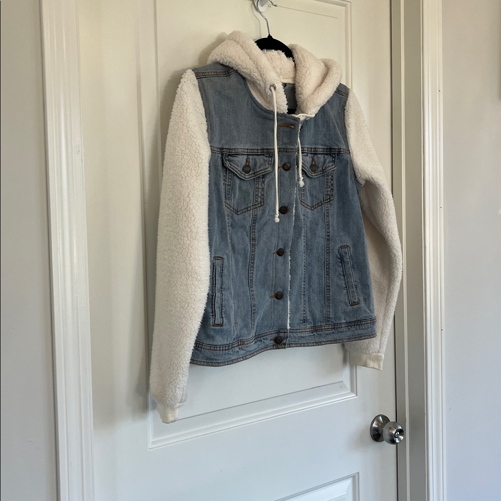 NWT Maurices denim hooded jacket size medium - Picture 2 of 4